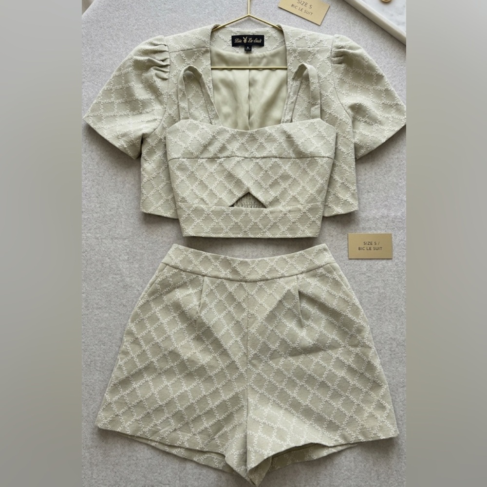 Le Suit Three-Piece green Set